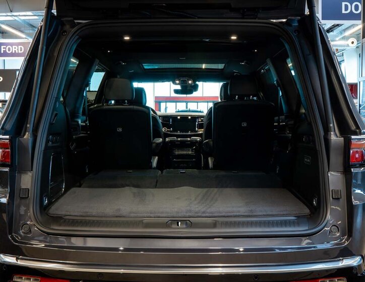 Jeep Wagoneer SUV / Terénní 5,7 l 292 kw