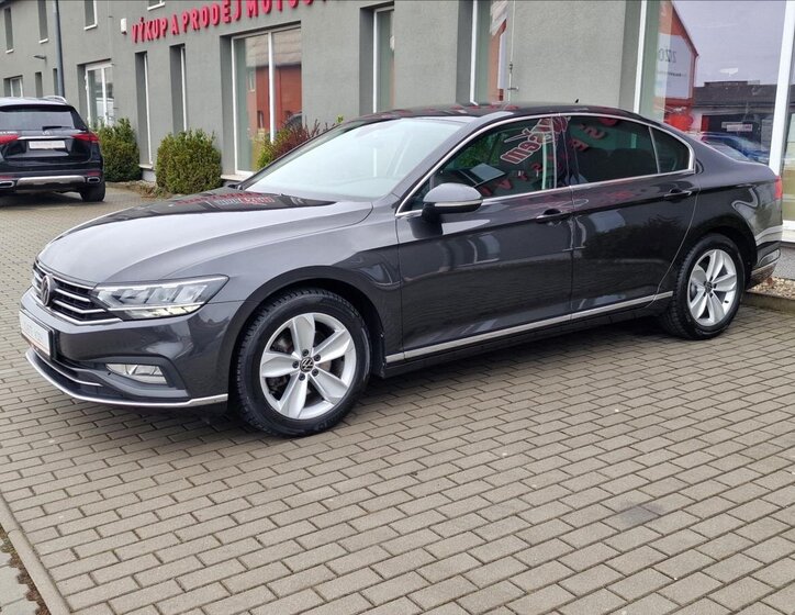Volkswagen Passat Sedan / Limuzína 2,0 l 147 kw