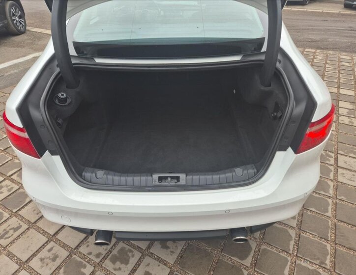 Jaguar XF Sedan / Limuzína 3,0 l 221 kw