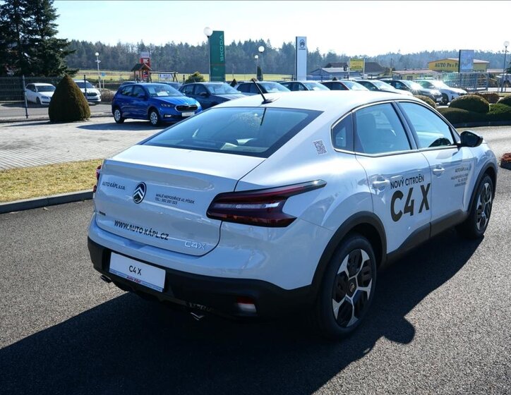 Citroën C4 X Sedan / Limuzína 1,2 l 96 kw
