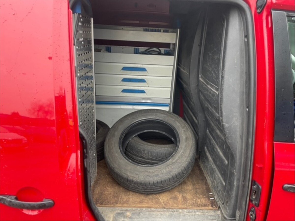 Volkswagen Caddy Skříň 1,6 l 75 kw