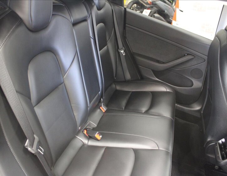 Tesla Model 3 Sedan / Limuzína 0,0 225 kw