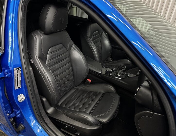 Alfa Romeo Giulia Sedan / Limuzína 2,0 l 206 kw