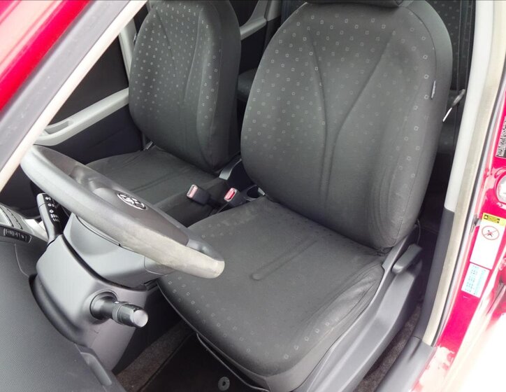 Toyota Yaris Hatchback 998,0 51 kw