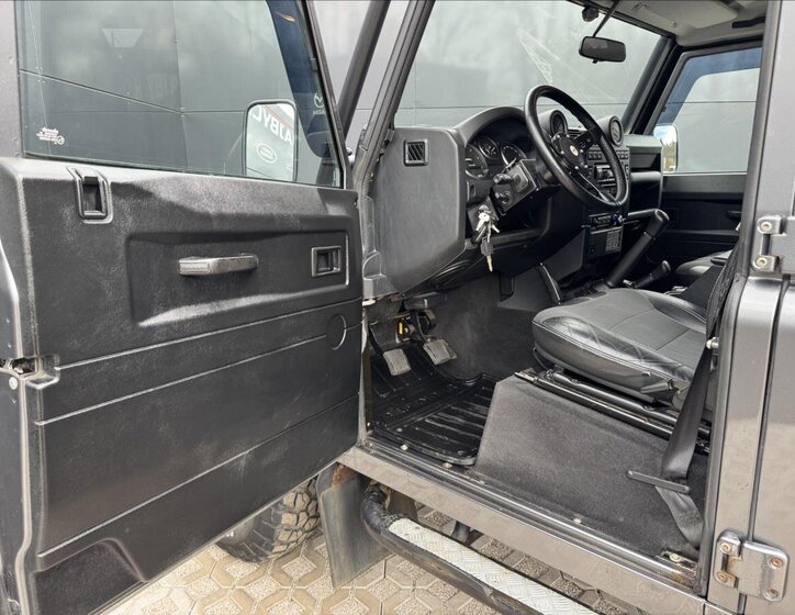 Land Rover Defender Skříň 2,2 l 90 kw