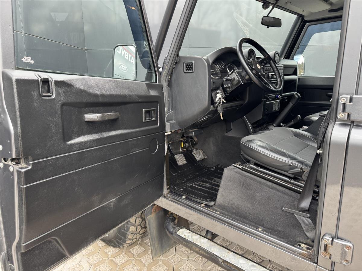 Land Rover Defender Skříň 2,2 l 90 kw