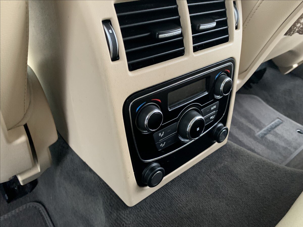 Jaguar XF Sedan 2,0 l 132 kw