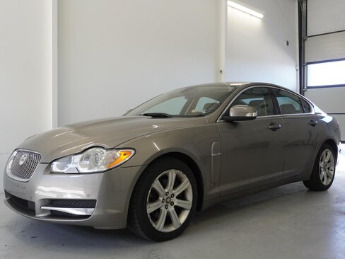 Jaguar XF Sedan / Limuzína 4,2 l 219 kw
