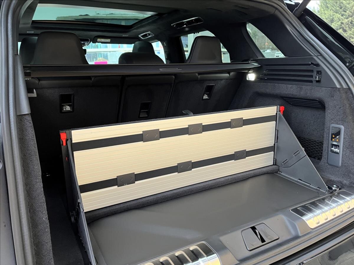Land Rover Range Rover Sport SUV / Terénní 4,4 l 467 kw