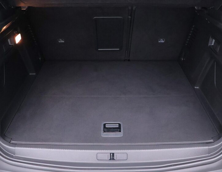 Peugeot 3008 SUV 1,6 l 133 kw