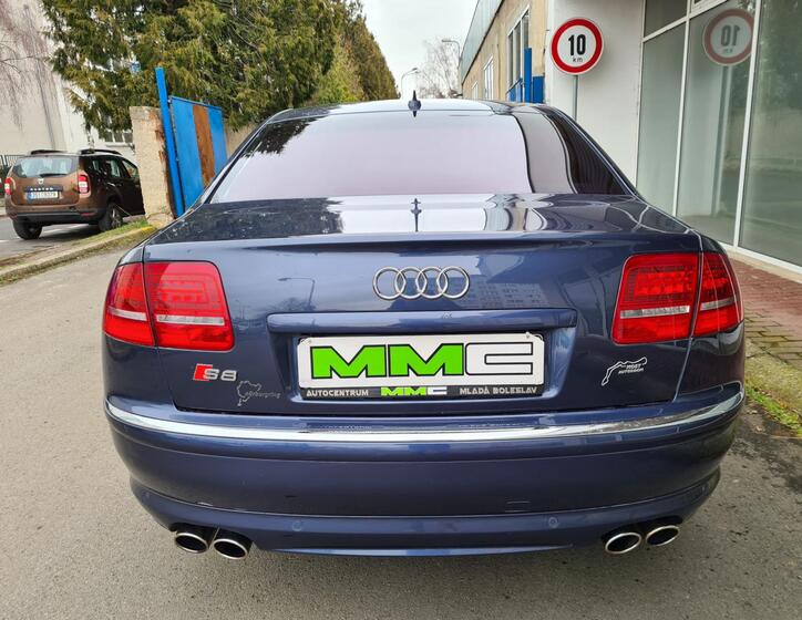 Audi S8 6