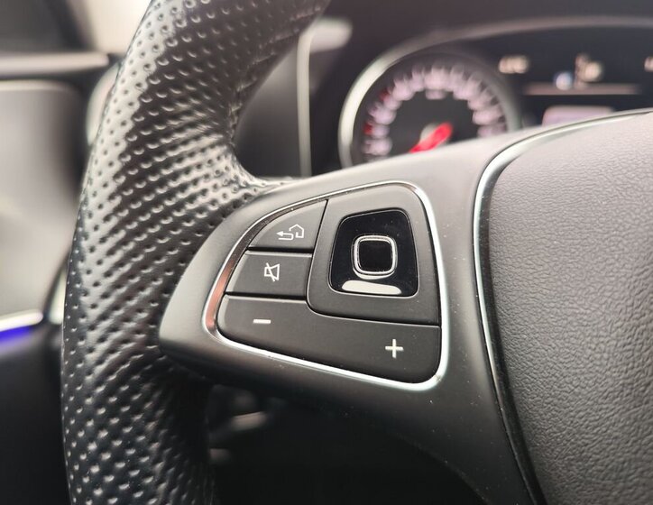 Mercedes-Benz Třídy E Sedan 3,0 l 190 kw