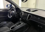 Porsche Macan 8