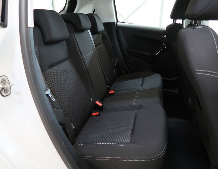 Peugeot 208 Hatchback 1,2 l 81 kw