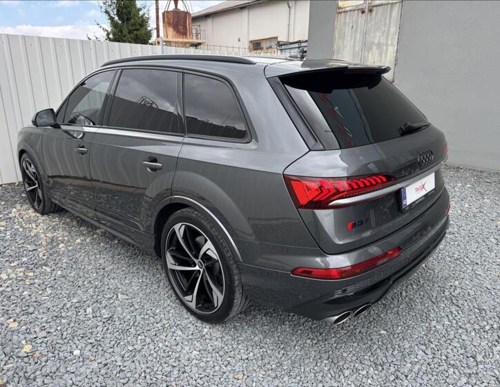 Audi SQ7 10
