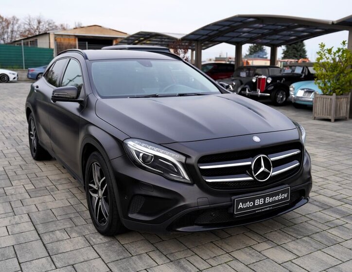 Mercedes-Benz GLA 8