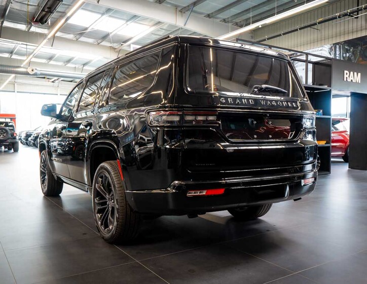 Jeep Grand Wagoneer 3