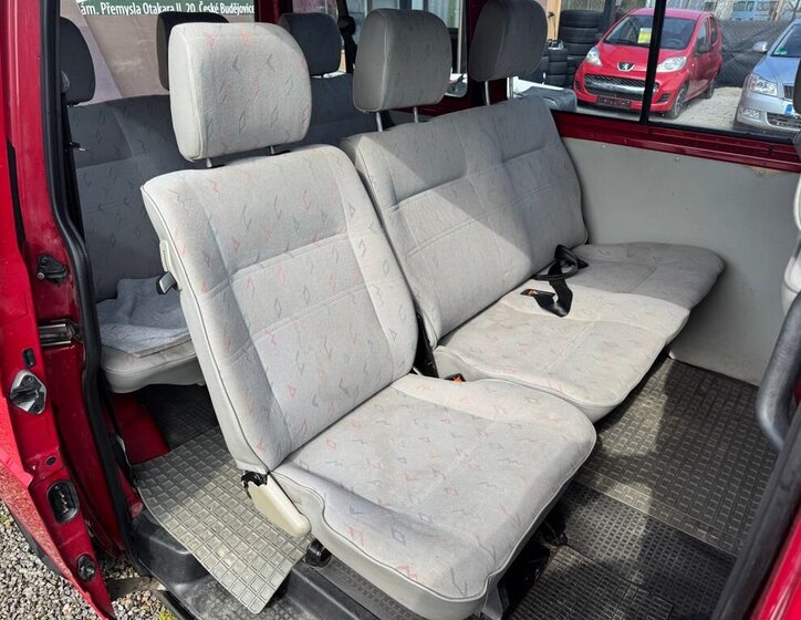 Volkswagen Transporter Kombi 2,5 l 65 kw