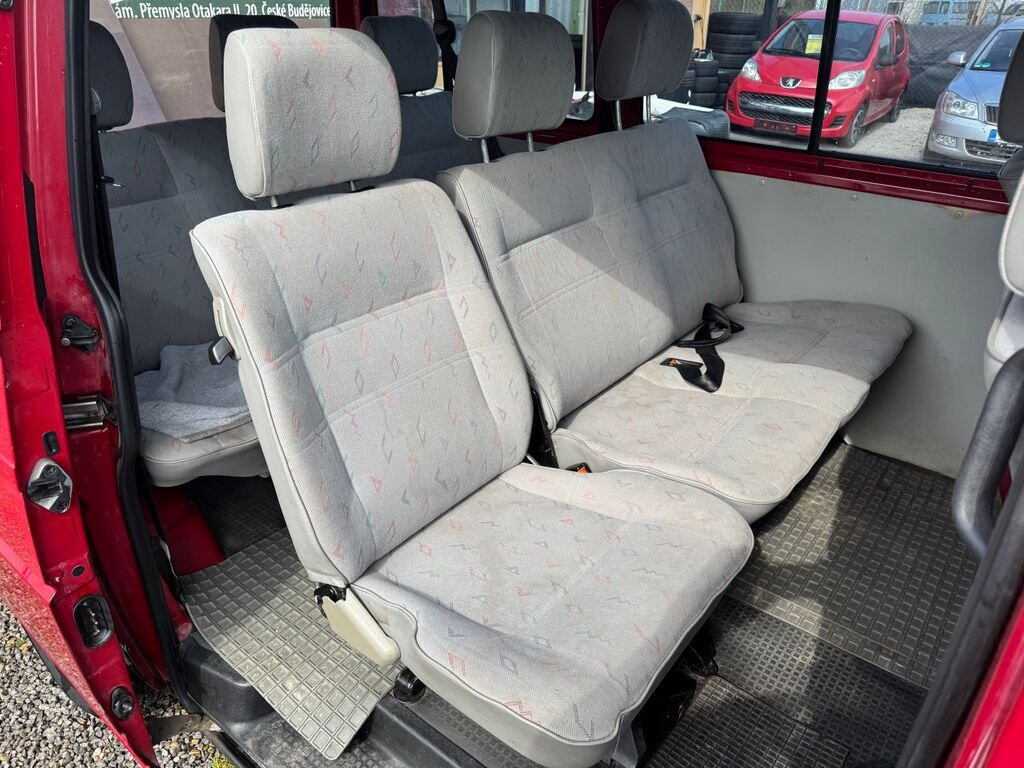 Volkswagen Transporter Kombi 2,5 l 65 kw