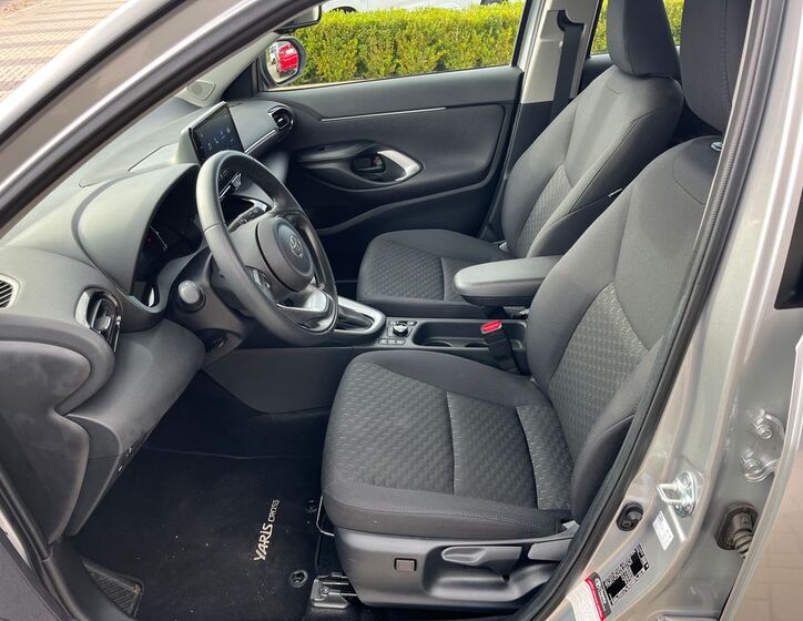 Toyota Yaris Cross 13