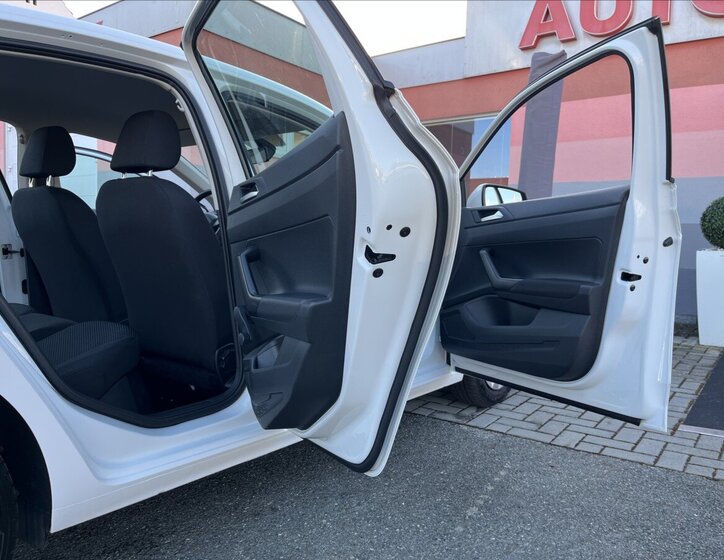 Volkswagen Polo Hatchback 999,0 48 kw