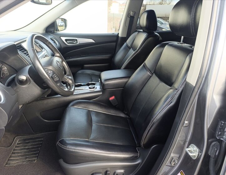 Nissan Pathfinder SUV 3,5 l 212 kw