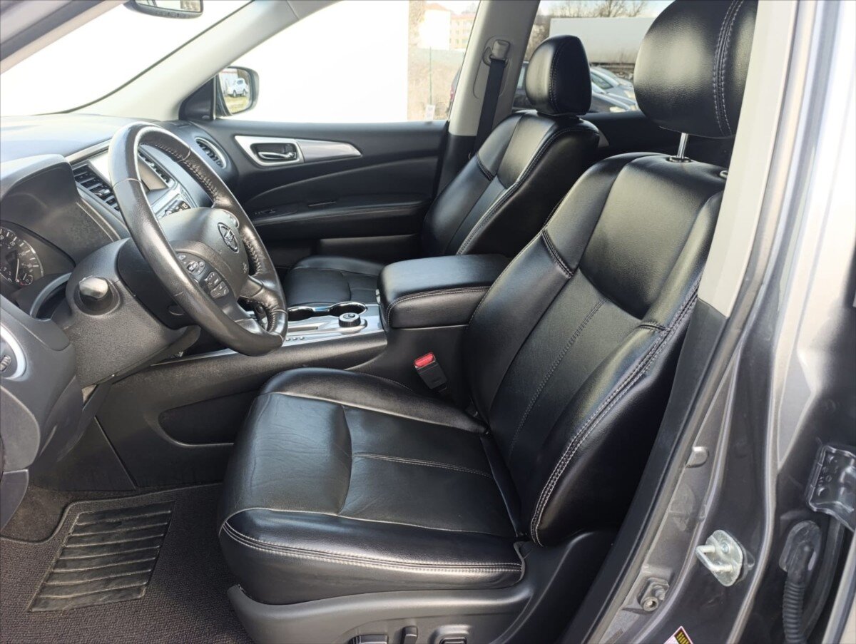 Nissan Pathfinder SUV 3,5 l 212 kw