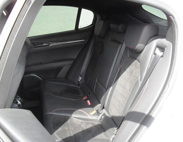 Alfa Romeo Stelvio 15