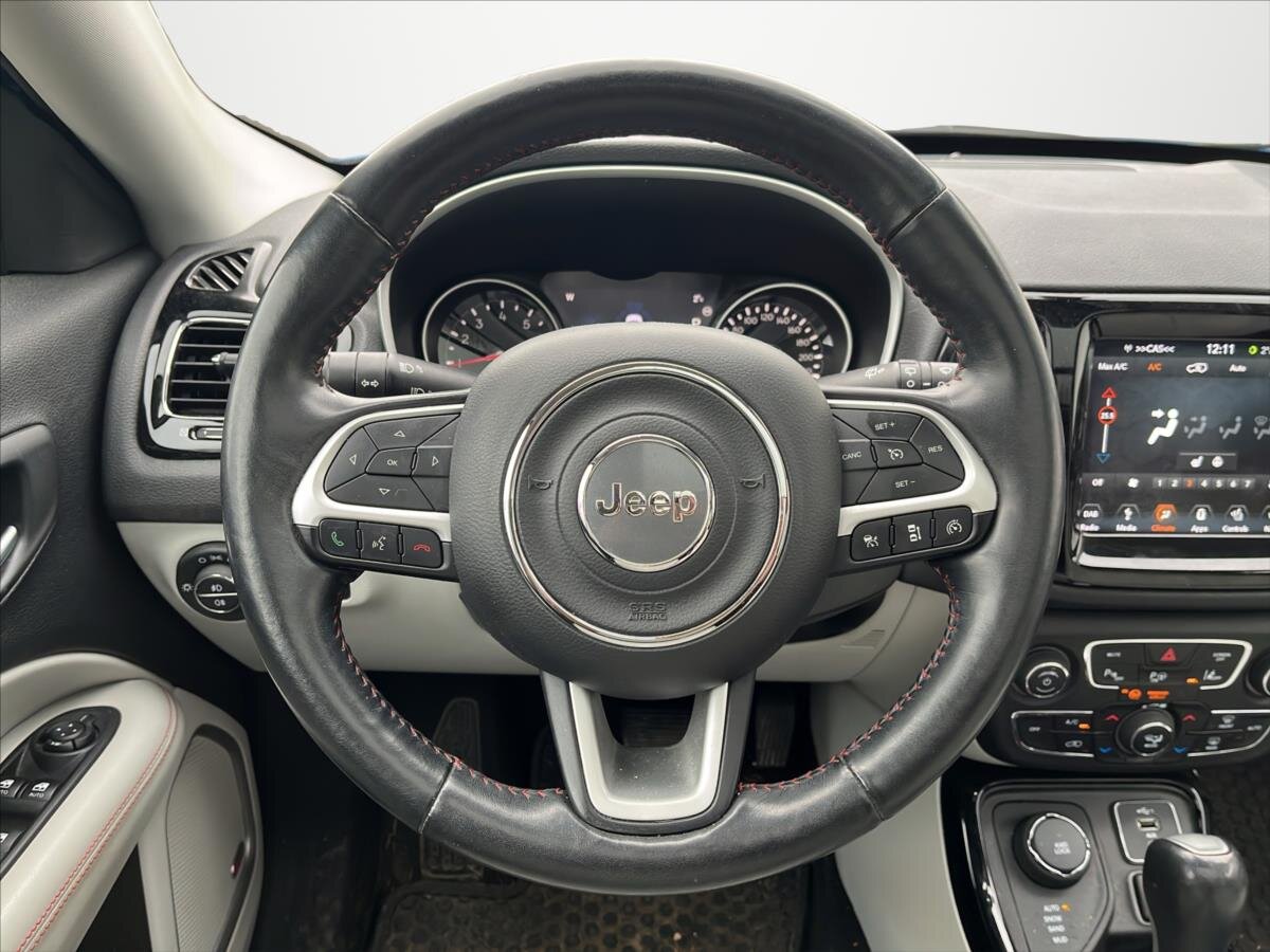 Jeep Compass SUV 1,4 l 125 kw