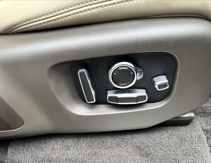 Land Rover Range Rover SUV 4,4 l 250 kw