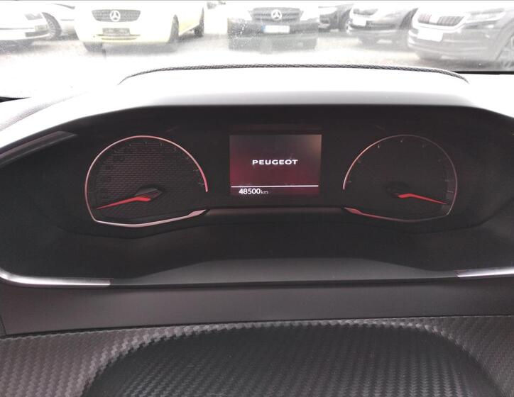 Peugeot 208 13