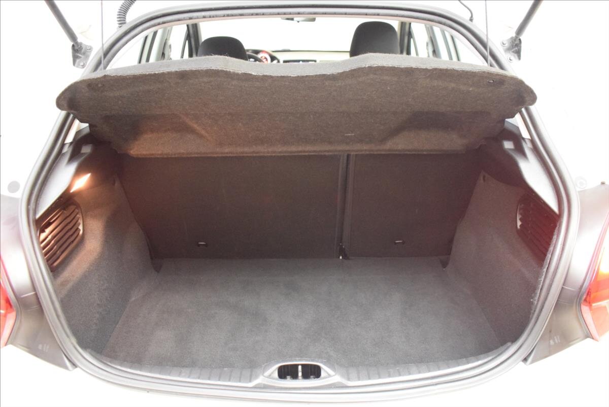 Peugeot 208 Hatchback 1,2 l 60 kw