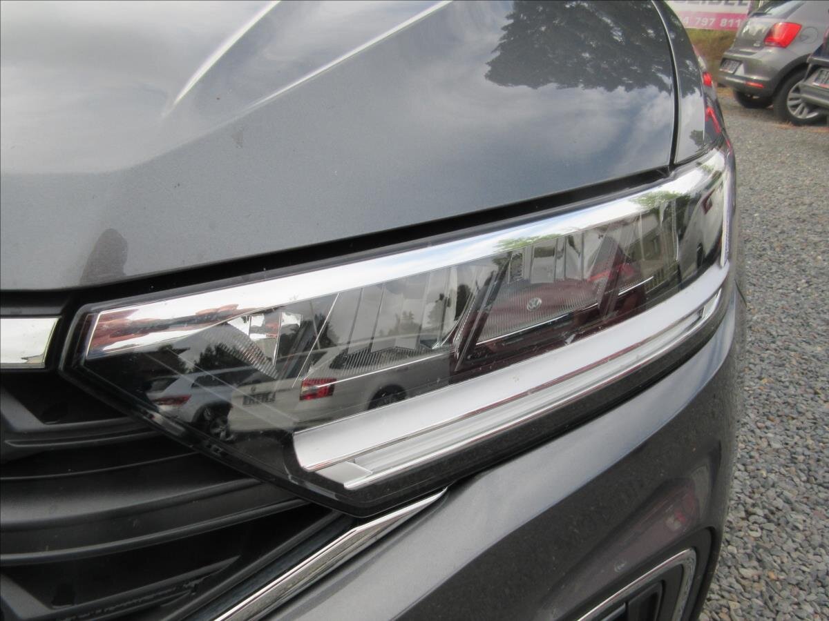 Volkswagen T-Roc SUV / Terénní 2,0 l 110 kw