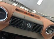 Land Rover Defender 27