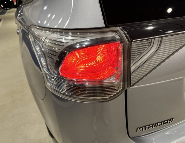 Mitsubishi Outlander SUV / Terénní 2,0 l 110 kw