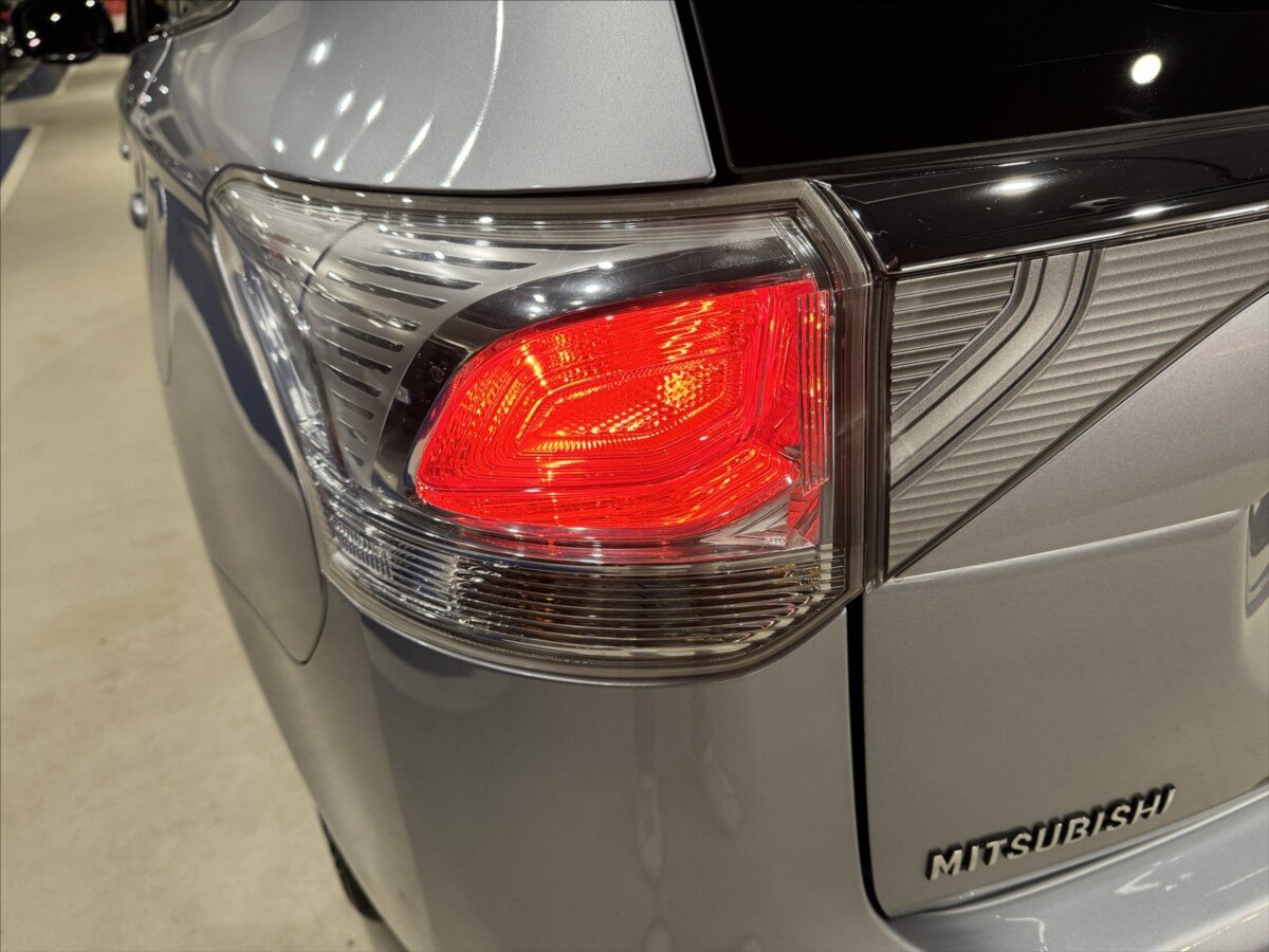 Mitsubishi Outlander SUV / Terénní 2,0 l 110 kw