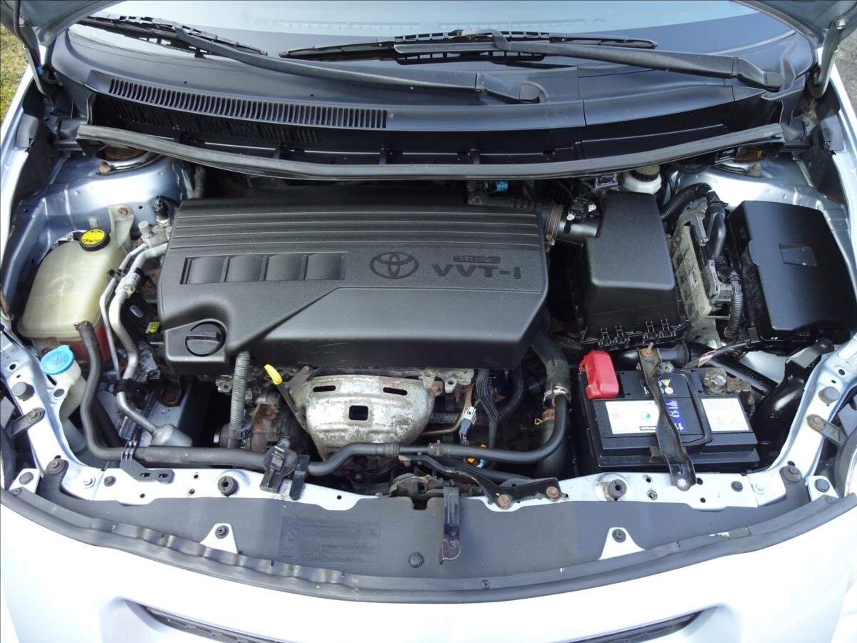 Toyota Auris Hatchback 1,3 l 74 kw