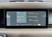 Land Rover Defender 25