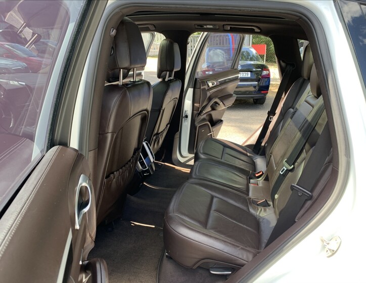 Porsche Cayenne 20