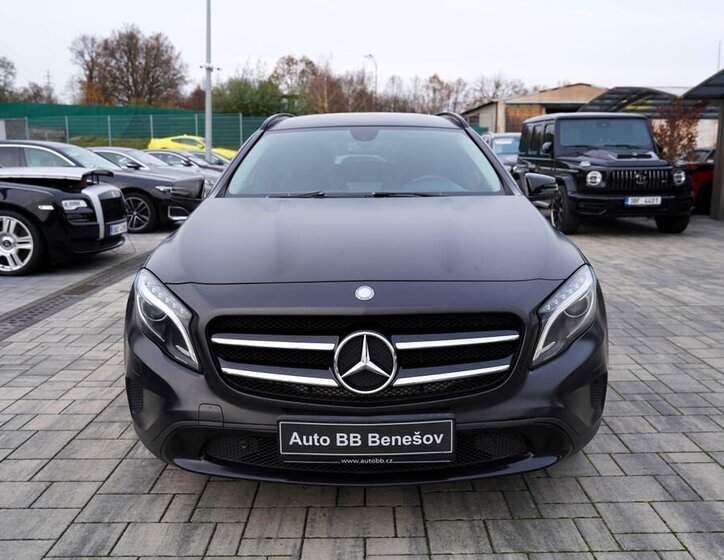 Mercedes-Benz GLA 1