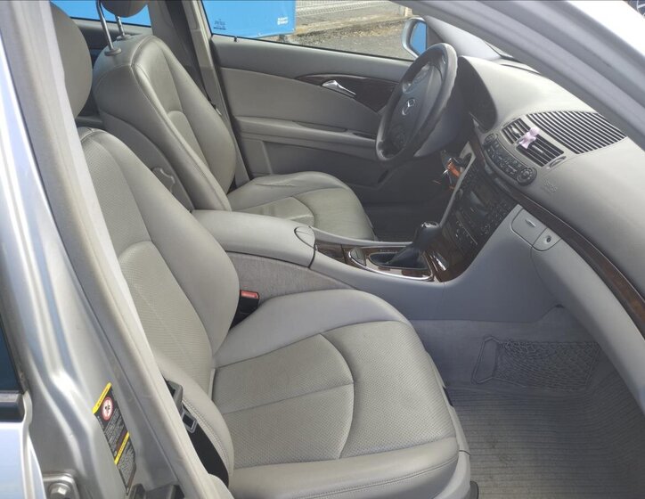 Mercedes-Benz Třídy E Sedan / Limuzína 1,8 l 120 kw