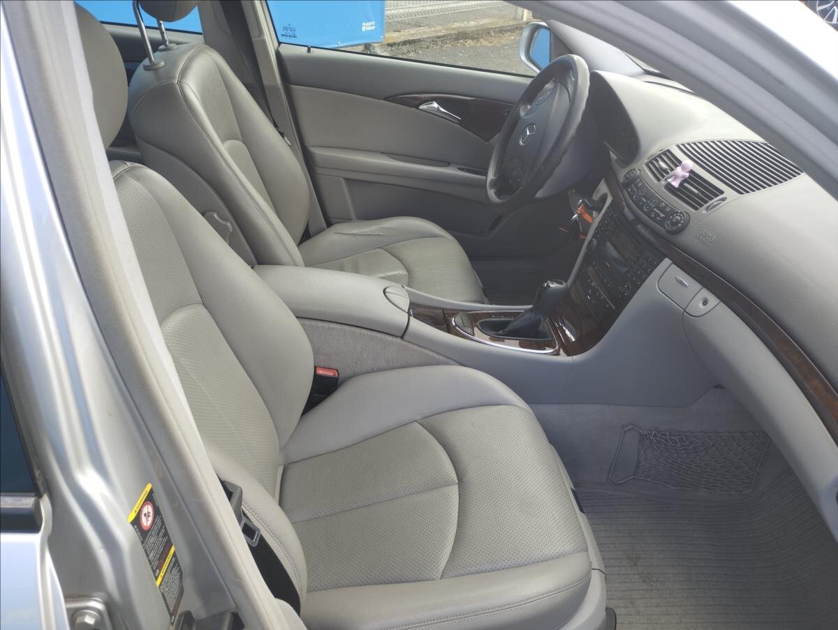 Mercedes-Benz Třídy E Sedan / Limuzína 1,8 l 120 kw