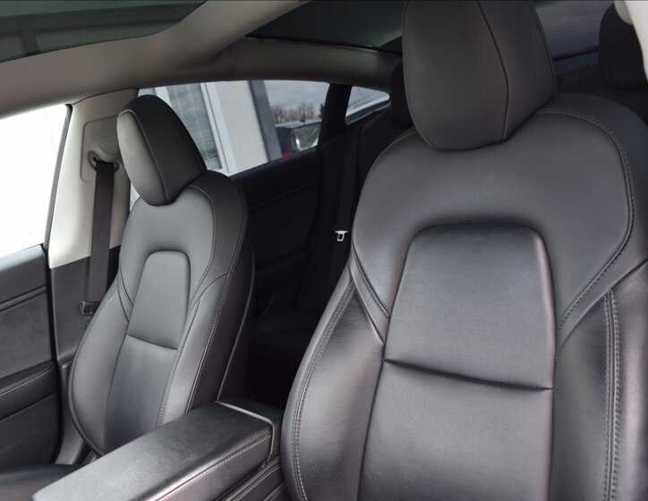Tesla Model 3 Sedan / Limuzína 0,0 377 kw
