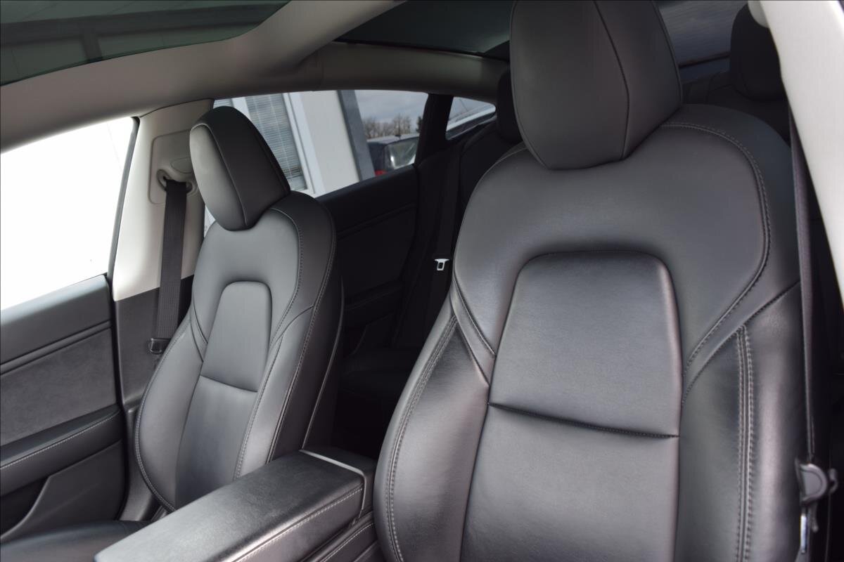 Tesla Model 3 Sedan / Limuzína 0,0 377 kw