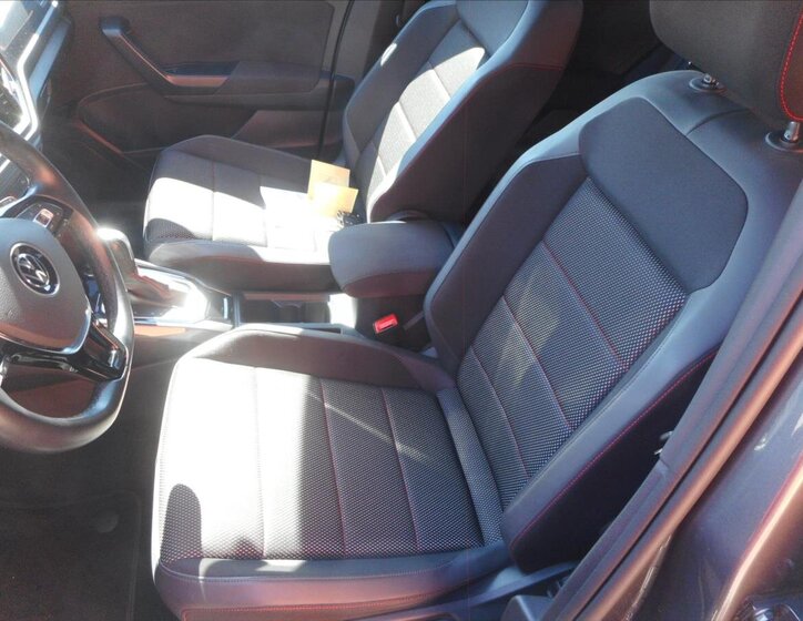 Volkswagen T-Roc SUV / Terénní 1,5 l 110 kw