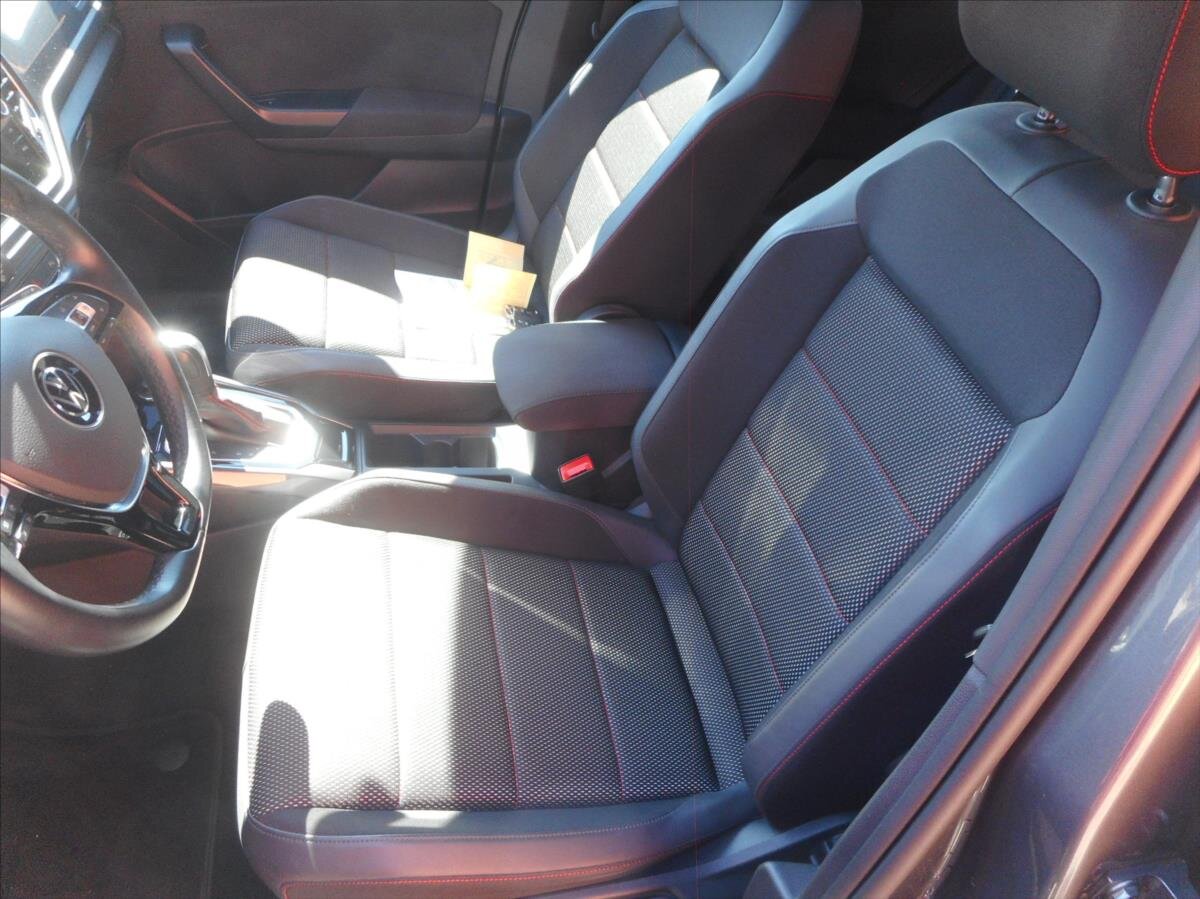 Volkswagen T-Roc SUV / Terénní 1,5 l 110 kw