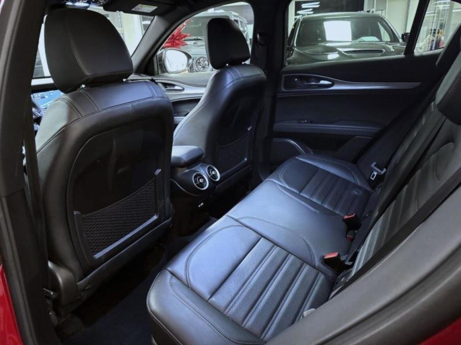 Alfa Romeo Stelvio 8