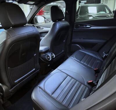 Alfa Romeo Stelvio 8