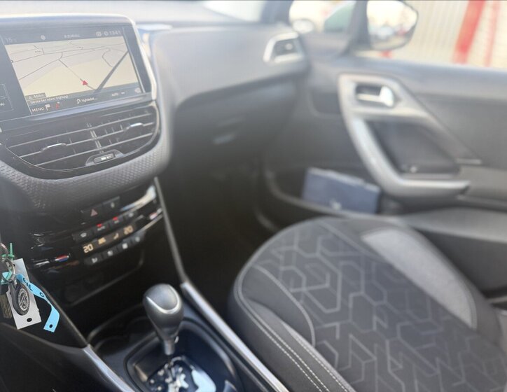 Peugeot 2008 SUV / Terénní 1,2 l 81 kw