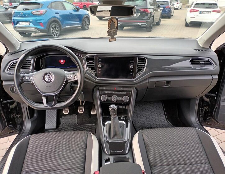 Volkswagen T-Roc SUV / Terénní 1,5 l 110 kw